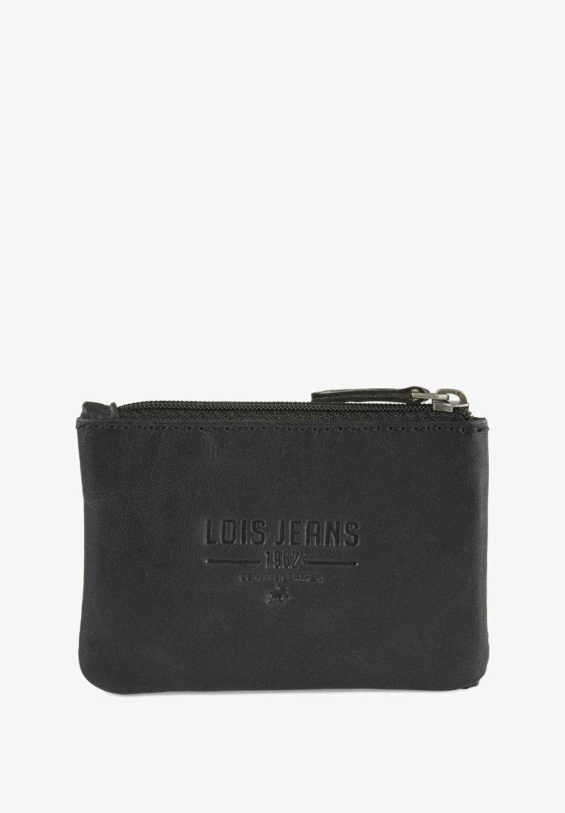 Cartera de cuero negra, cierre de cremallera, logo en relieve "LOIS JEANS 1962", textura suave, forma rectangular compacta, detalles de hardware mínimos.