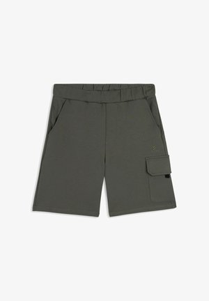 Shorts in cotone verde con elastico in vita, tasche laterali e tasca cargo sulla gamba destra. Presentano cuciture semplici e logo.