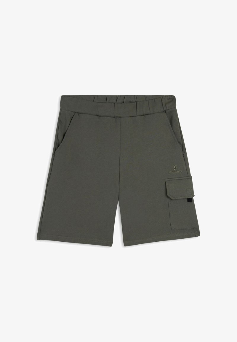 Pantalones cortos de algodón verde con una cintura elástica, bolsillos laterales y un bolsillo tipo cargo en la pierna derecha. Presenta costuras simples y un logotipo.