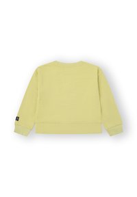 Sudadera de punto amarilla clara de manga larga y cuello redondo, con puños y cintura de canalé, mostrada desde la parte posterior sobre un fondo blanco.