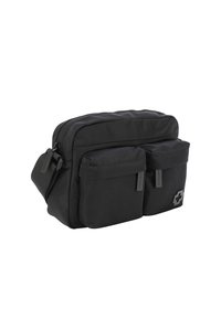Borsa a tracolla nera realizzata in tessuto resistente, con chiusura a zip, due tasche frontali e un accento con logo sul lato.