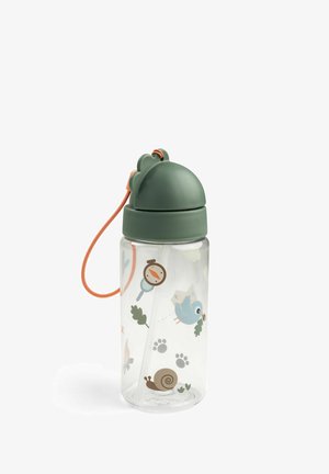 Gennemsigtig plastik vandflaske med grøn tud i form af en frø, orange rem og illustrationer af en fugl, kompas, blade, poteaftryk og en snegl.
