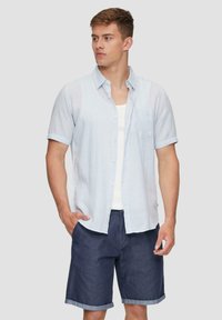 QS KURZARM KENTKRAGEN - Overhemd - himmelblau