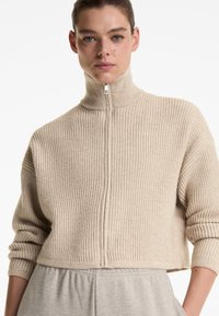 OYSHO CROPPED  HIGH COLLAR  - Kofta - stone