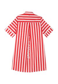 Rot-weiß gestreiftes Kurzarmkleid mit einem Schlitz hinten und Schriftzugdetails. Hat einen klassischen Kragen und ein lockeres Design.