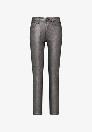 Metalen zilveren jeans met een slim fit, vijf-pocket ontwerp en riemlussen; gladde textuur en strakke lijnen.