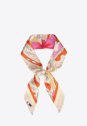 Pañuelo de seda color crema anudado en forma de lazo, con detalles naranjas y rosas e ilustraciones de instrumentos musicales y flores.
