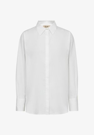 Bela ženska srajca z dolgimi rokavi, z majhnim ovratnikom in skritimi gumbi, prikazana na belem ozadju.