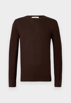 Temno rjav dolg rokav pulover s krožnim ovratnikom in rebrastimi manšetami ter robom, prikazan na enobarvni beli podlagi.