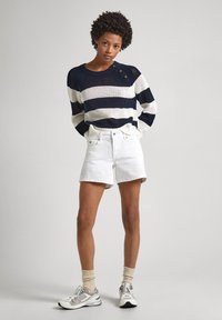 Pepe Jeans RELAXED SHORT MW - Kratke hlače od trapera - denim