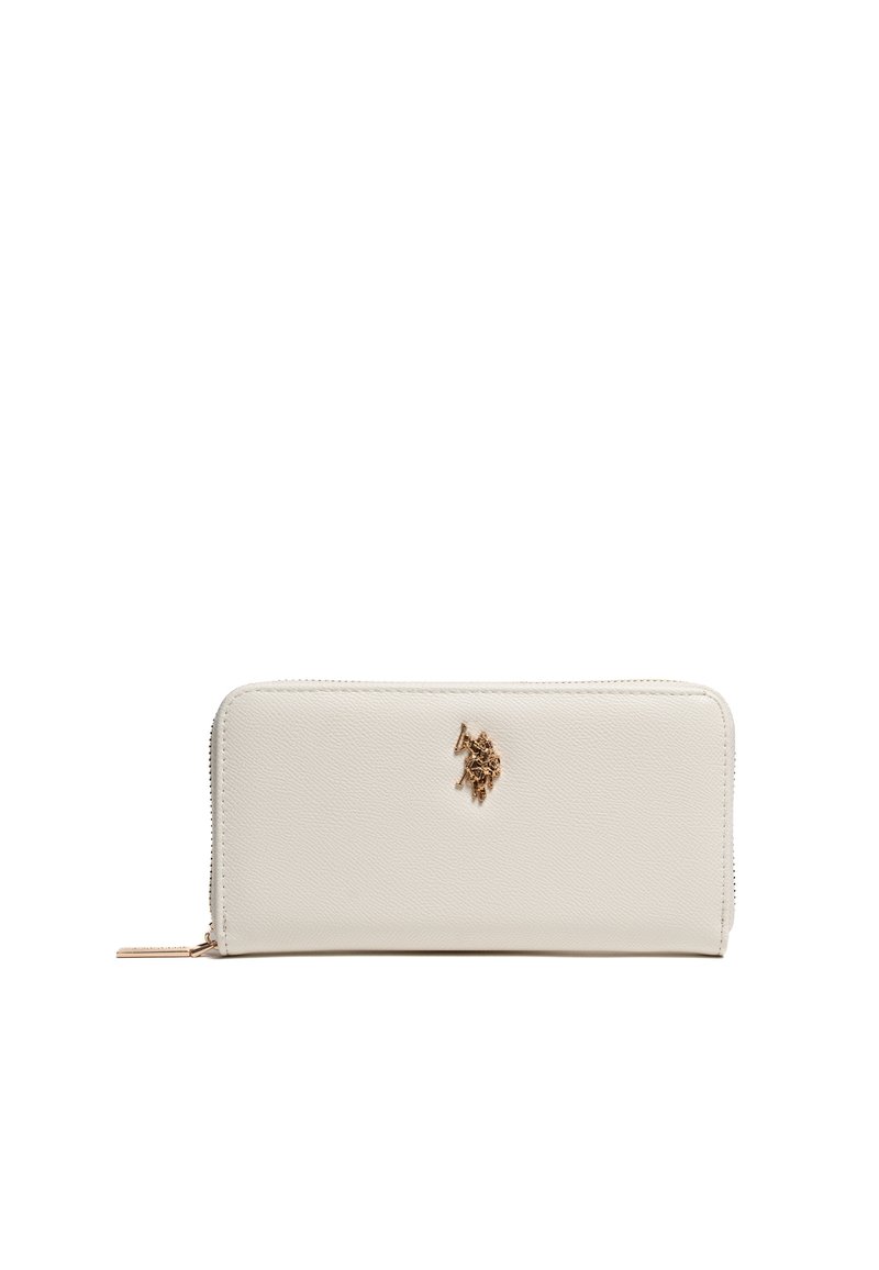 Portafoglio in pelle bianca con finitura strutturata, caratterizzato da un emblema con logo dorato sul davanti e una chiusura a zip lungo il bordo superiore.