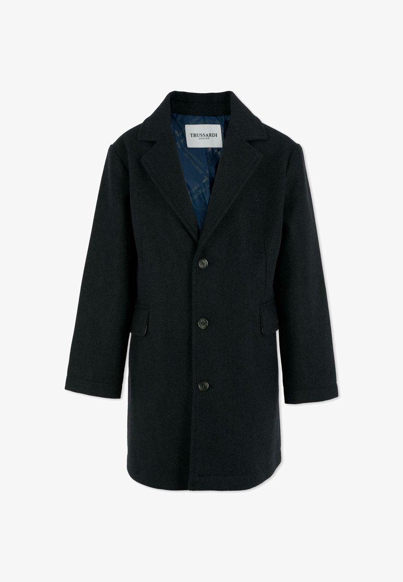 Czarny wełniany płaszcz z klapami, jednorzędowym zapięciem na guziki, dwoma bocznymi kieszeniami i wzorzystą niebieską podszewką.