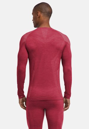 FALKE, LANGARMSHIRT - Undertrøjer - ruby