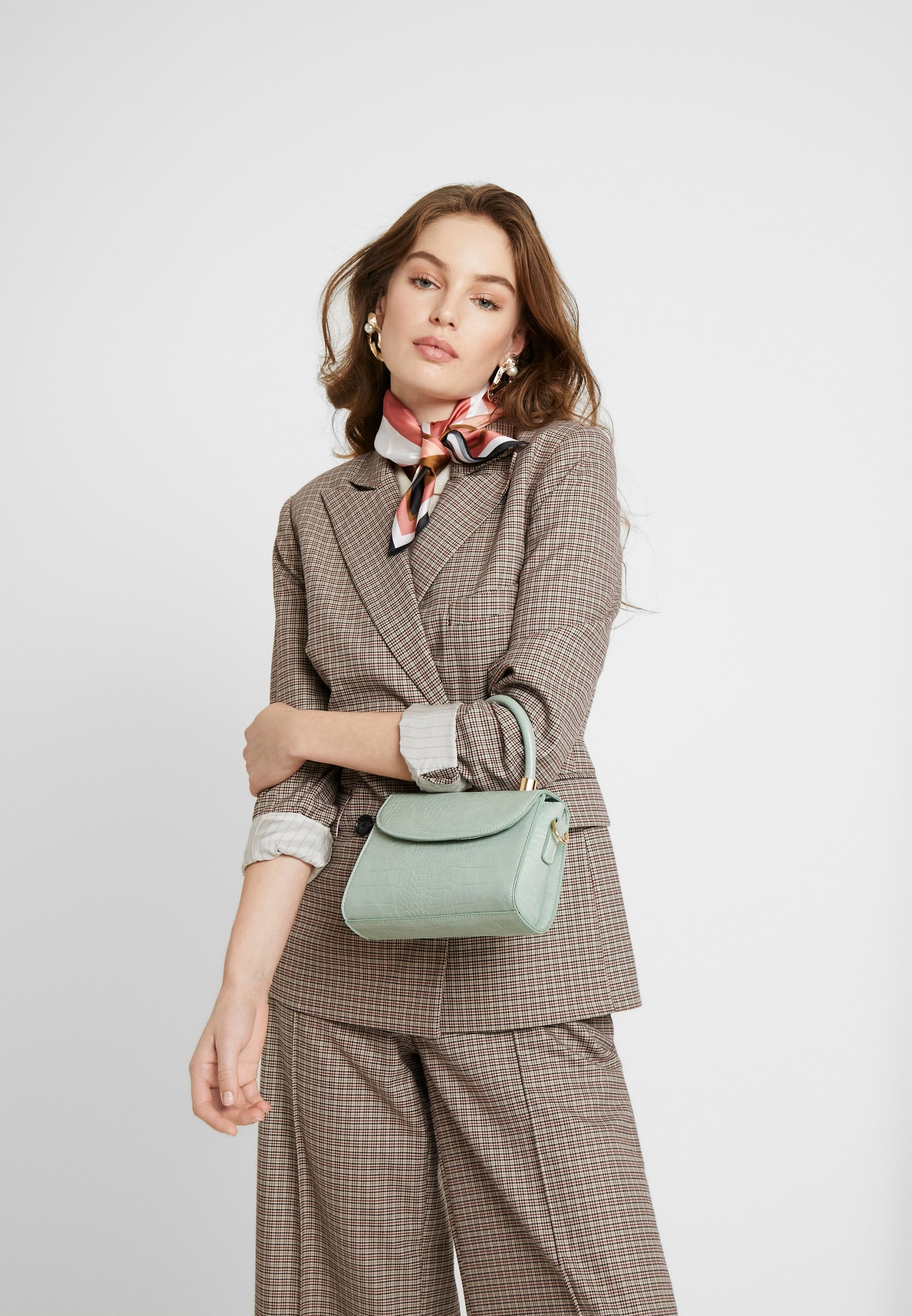 Gina Tricot MAYA MINI BAG Håndveske sage Zalando.no Gina Tricot MAYA MINI BAG Håndveske brownbrun Zalando.no