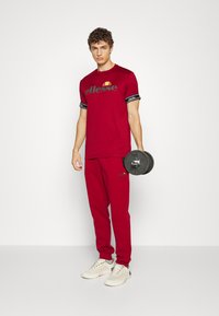 Ellesse OSTERIA - Calças de fato de treino - burgundy