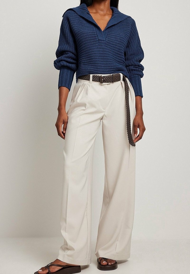 NA-KD Sweter
