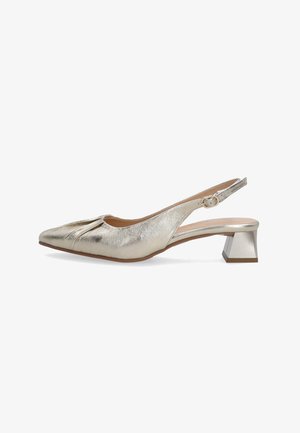 Metalické zlaté lodičky na skrytém podpatku s špičatou špičkou, skladaným designem a nízkým čtvercovým podpatkem. Hladký povrch s bezpečným uzávěrem na přezku.