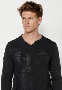 Koroshi Top s dlhým rukávom - black
