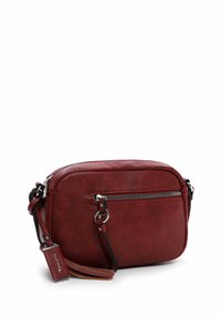 Borsa a tracolla rossa in pelle con tasca frontale con cerniera, accessori in argento, forma arrotondata e dettaglio con frangia sul lato.