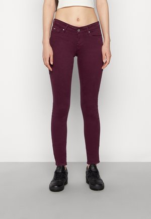 Burgunderfarbene Skinny-Jeans aus Baumwollmischgewebe. Mit Knopfverschluss, Vorder- und Gesäßtaschen sowie einer glatten Textur.