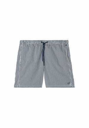 Gestreifte Badeshorts in Marineblau und Weiß. Leichter Stoff, elastischer Bund mit Kordelzug, knielang, mit kleinem Logo-Detail am Saum.