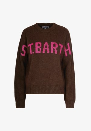 Maglione lavorato a maglia marrone con grandi lettere rosa che scrivono "S.T. BARTH" sulla parte anteriore; polsini e orlo a coste per un tocco di texture.