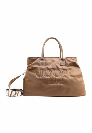 Grand sac cabas beige avec deux poignées et une bandoulière amovible imprimée avec "JOOP!" et embossée "JOOP! JEANS" sur le devant.