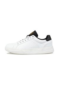Witte synthetische sneakers met een glad oppervlak, zwart accent op de hak en een textuur op de zwarte tong. Voorzien van platte veters en een rubberen zool.