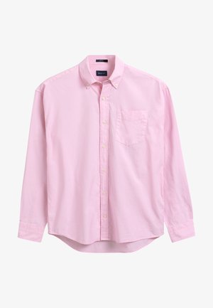 Vaaleanpunainen pitkähiha-painikepaita, jossa on napitettavat kaulukset ja rintatasku, valmistettu pehmeästä kankaasta, valkoisella taustalla.