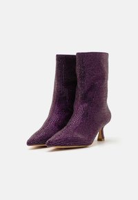 Alma en Pena Classic ankle boots - violet
