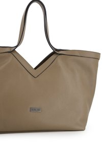 Sac fourre-tout en cuir taupe avec bord noir, décolleté en V, double anses et petite plaque en métal "VENEZIA" à l'avant.