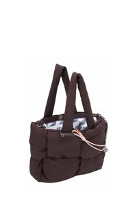 Borsa imbottita marrone scuro con due manici spessi, rivestimento interno a righe chiare e un piccolo dettaglio rosa in corda con una targhetta metallica sul lato.