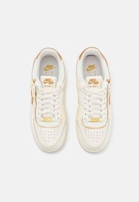 Nike Sportswear AIR FORCE 1 SHADOW - Tenisice - sail/metallic gold/coconut milk