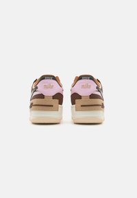 Nike Sportswear AIR FORCE 1 SHADOW - Joggesko - light british tan/black/pink foam/hemp/cacao wow/metallic silver