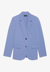 Lichtblauwe blazer met opstaande revers, twee voorzakken en een enkele zwarte knoop. Gladde stof met minimale textuur.