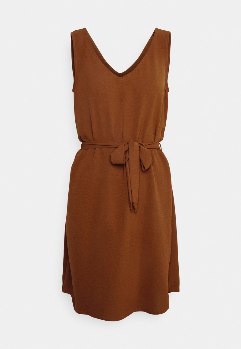 Ruskea olkaimeton mekko, jossa on V-pääntie ja itse solmittava vyö vyötäröllä, valmistettu pehmeästä kankaasta, jossa on sileä pinta ja rento istuvuus.