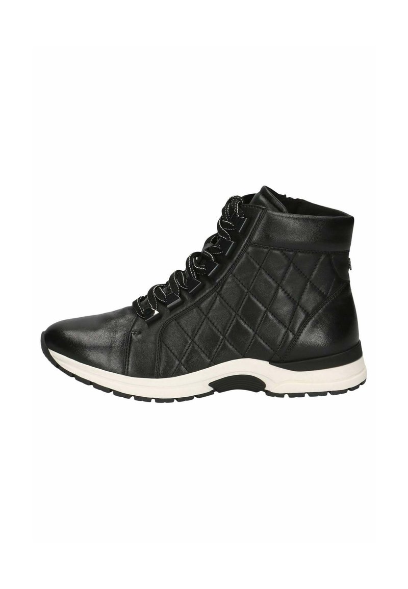 Sneaker alta nera realizzata in pelle testurizzata con un design trapuntato. Caratterizzata da lacci a contrasto, suola bianca e punta rotonda.