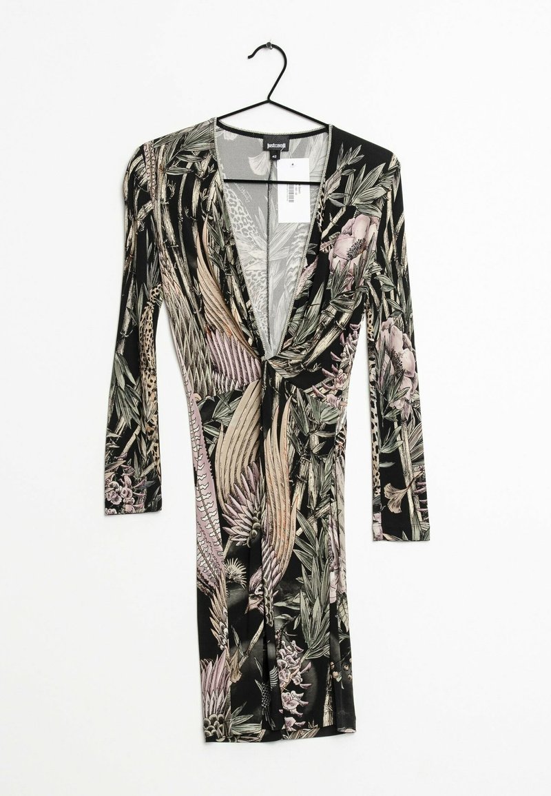 Robe noire à manches longues avec un col en V profond et un motif floral et feuillage beige, rose et vert, suspendue sur un cintre noir avec une étiquette attachée.