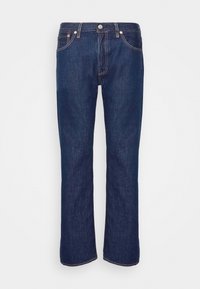 Jeans de denim azul oscuro con corte recto, con costuras naranjas, diseño de cinco bolsillos y un botón de metal en la cintura.