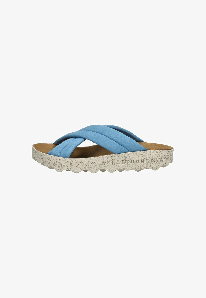 Sandalia deslizante de ante azul con diseño de tiras cruzadas, plantilla de corcho y suela blanca texturizada con un patrón moteado.