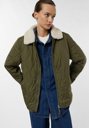 - Kurtka przejściowa