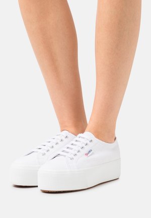 Superga HEART HEEL PATCH - Sneakersy niskie