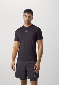 adidas Performance HIIT WORKOUT AIRCHILL  - Sport T-Shirt - dark purple
