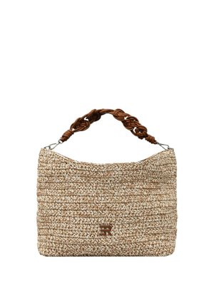 Rechthoekige gevlochten strohandtas met gevlochten donkerbruine hengsel en klein metalen logo vooraan in het midden.