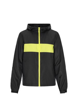 Zwarte jas met een heldere gele horizontale streep over de borst, een ritssluiting aan de voorkant, een capuchon en elastische manchetten. Soepele textuur en casual ontwerp.
