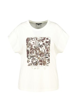 T-shirt blanc à manches courtes avec un motif floral dans des teintes de bordeaux et de gris ; présente un design carré et de légents accents texturés.