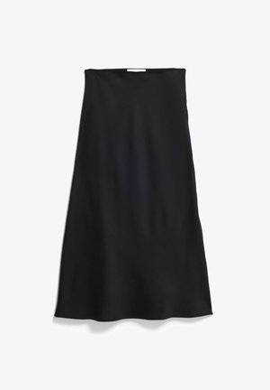Zwarte midilang rokje met lichte uitlopende zoom en een gladde textuur, voorzien van een ingestopte tailleband en zonder zichtbare patronen of versieringen.