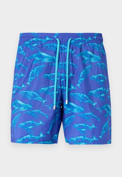 Μπλε μπαντάνα για κολύμβηση με πολλαπλά σχέδια φωτεινού μπλε φάλαινας και ελαστική μέση με μπλε κορδόνια.