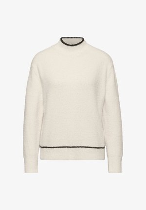 Kremowy sweter z puszystego materiału, z wysokim kołnierzem, długimi rękawami oraz czarnym wykończeniem u dołu i przy szyi.
