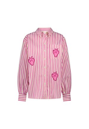 Gestreepte button-up overhemd in roze en crème katoen, met geborduurde aardbeienontwerpen op de voorkant en een enkele borstzak.